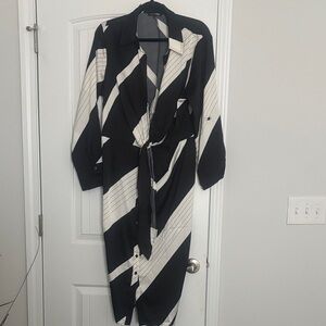 Fashion Nova Black and White Geometric Long Sleeve Dress